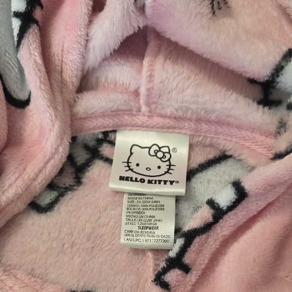 Pink Hello Kitty Hooded Blanket - Picture 2 of 7
